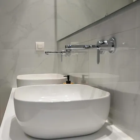 Mouratti New Luxury Garden Apartment *