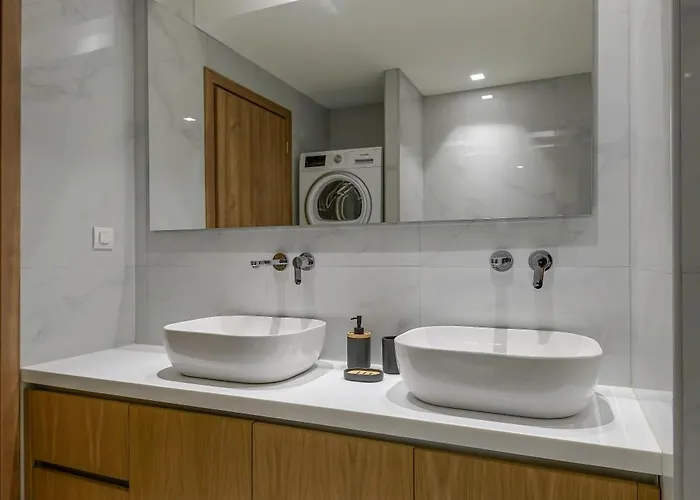 Mouratti New Luxury Garden Apartment *