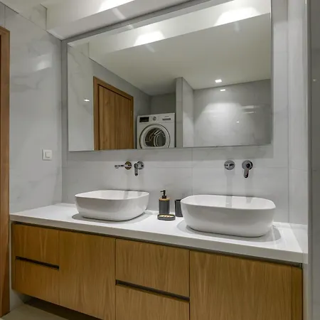 Mouratti New Luxury Garden Apartament *