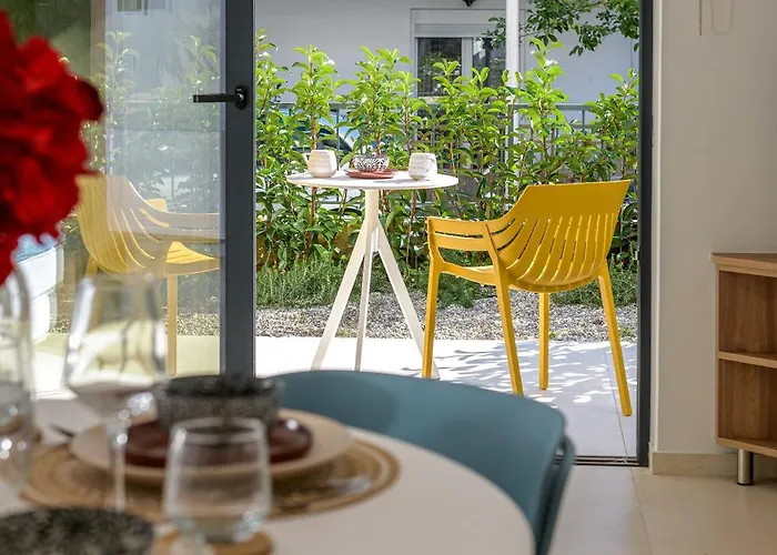 Mouratti New Luxury Garden Apartament