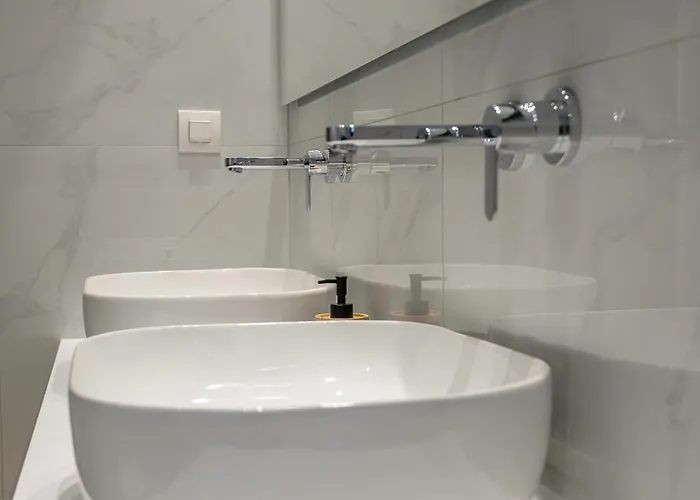 Mouratti New Luxury Garden Apartament *